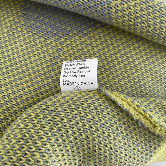 Heart sweater. Thrifted and never worn. - Picture 6 of 6